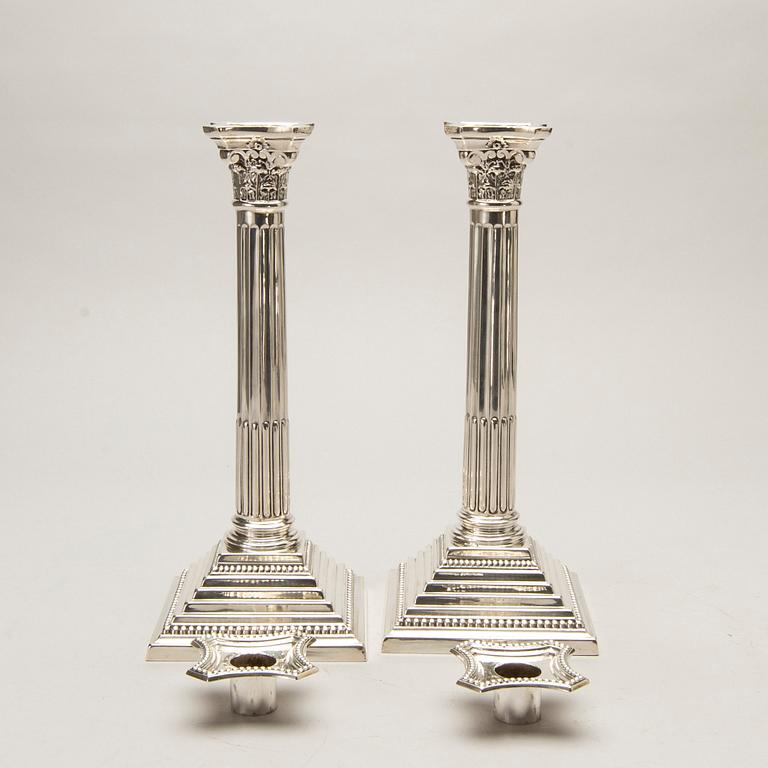 A pair of classical column sterling silver candlesticks Birmingham, 1934, by 'B.G. & Co'.