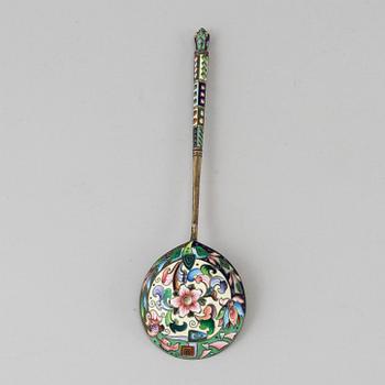 A Russian late 19th century silver-gilt and enameld caviar-spoon, mark possibly of Nicholai Pokrovsky, Moscow.