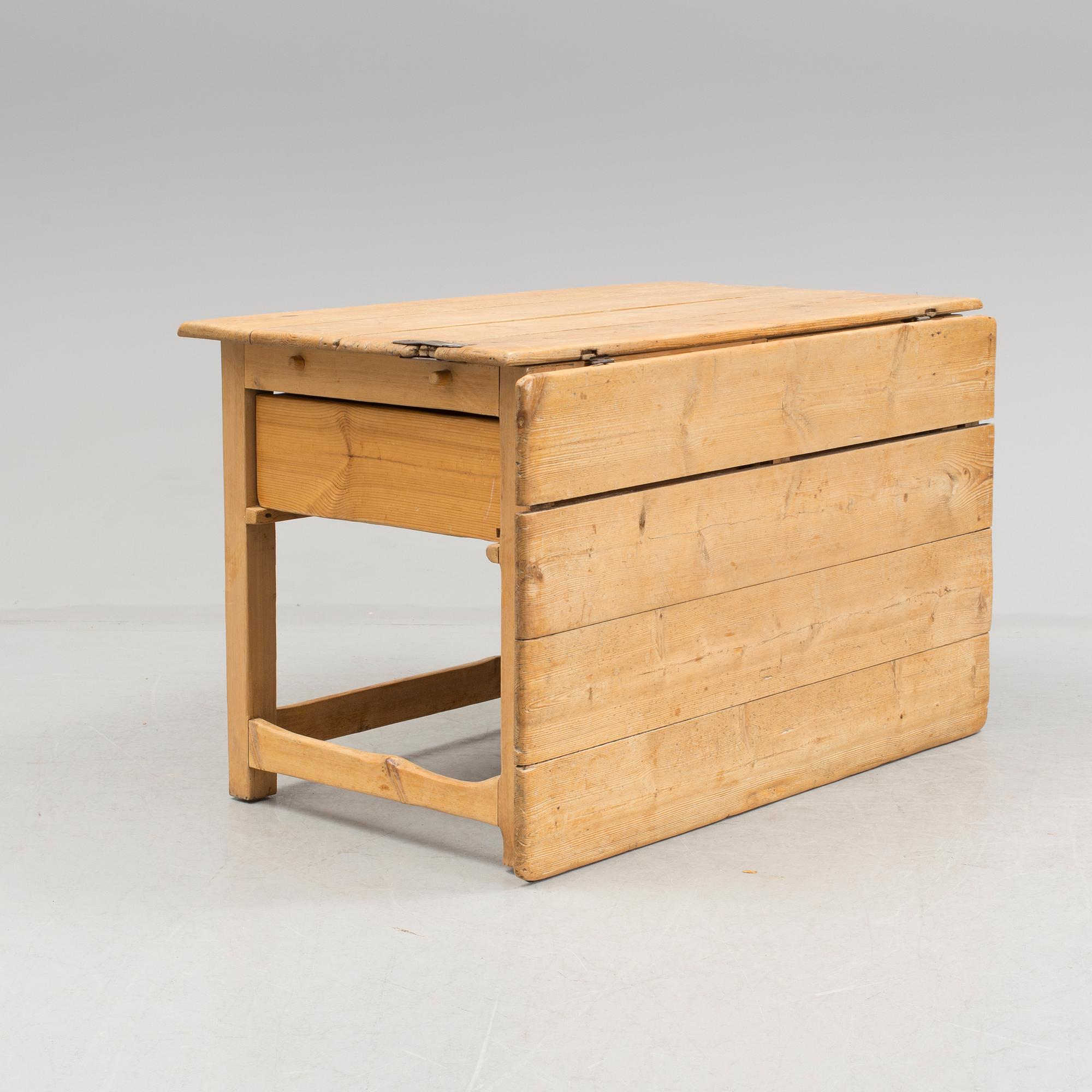 A 19th century pine flap table.