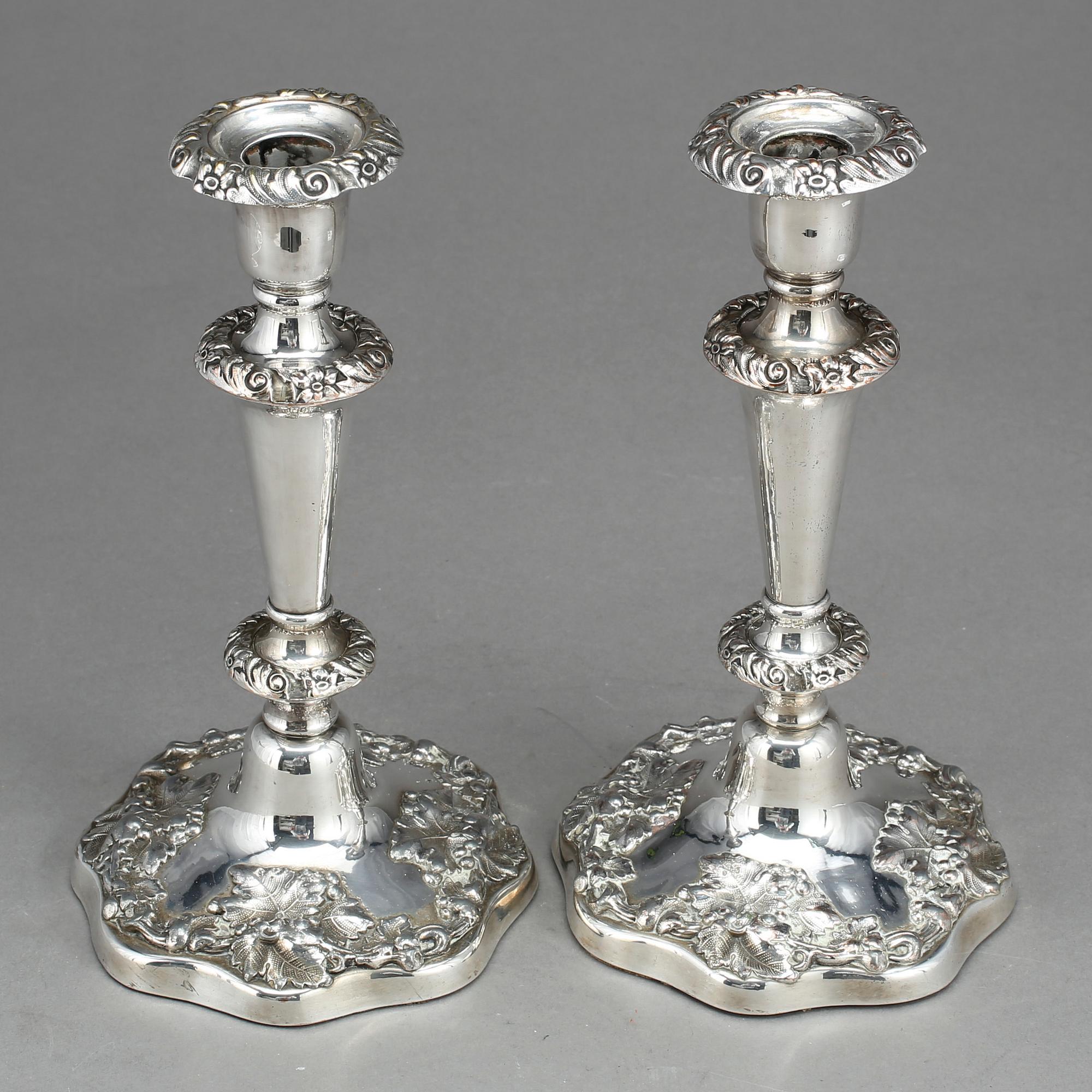 LJUSSTAKAR, ett par, nysilver. 1900-talets första del.