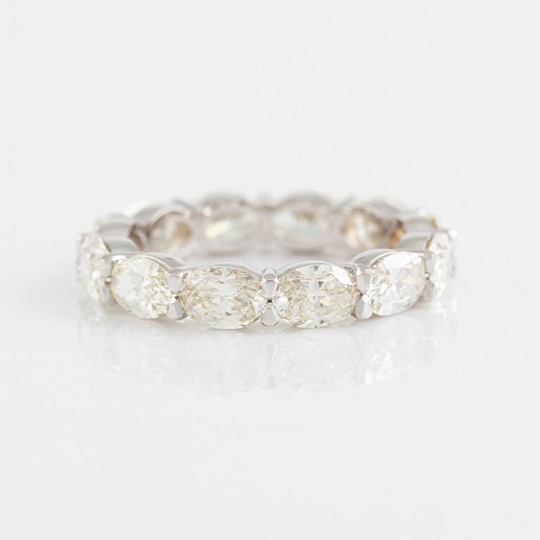 Oval cut diamond eternity ring, total 3,88 ct.