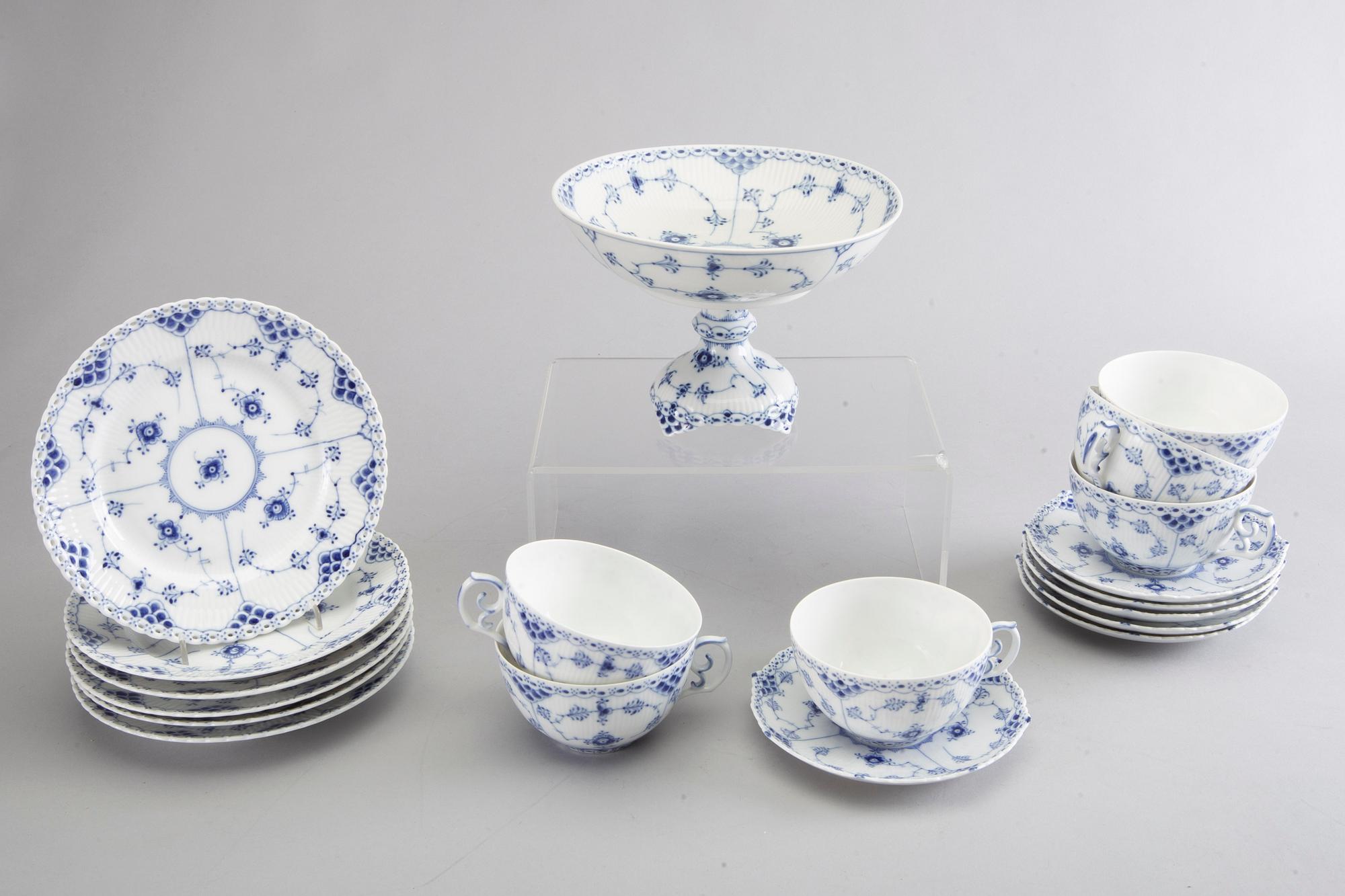 SERVIS 13 dlr Musselmalet helblonde och halvblonde Royal Copenhagen Danmark porslin 1900-talets senare del.
