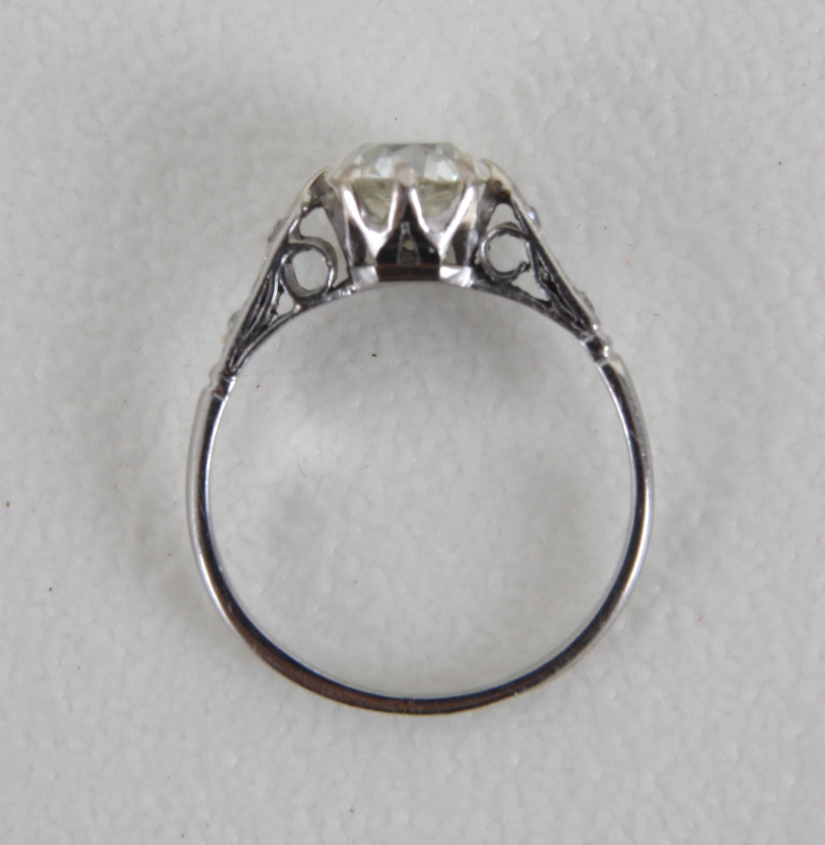 RING, vg 14K med gammalslipad diamant ca 0,5ct + 6 rosenstenar.