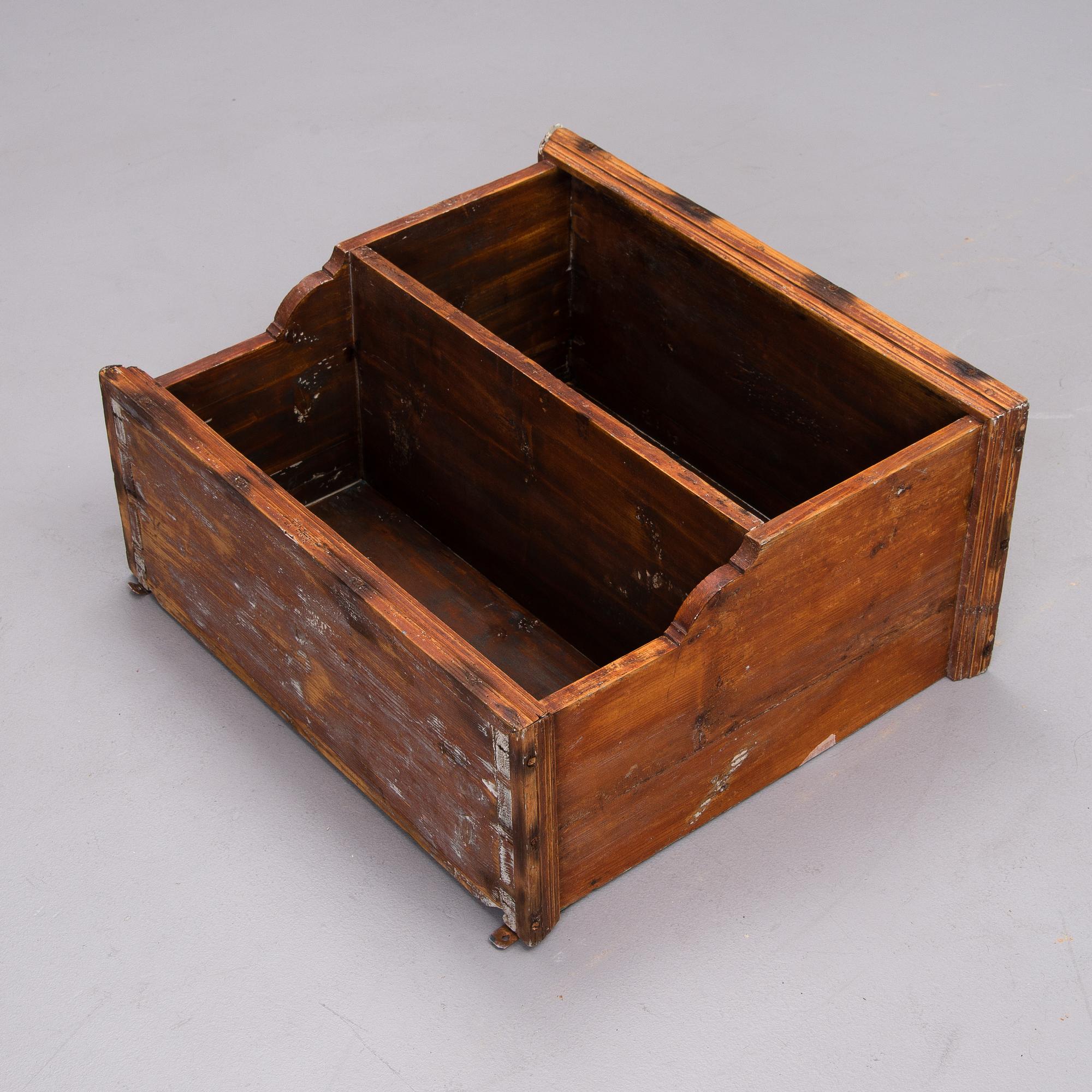 VÄGGHYLLA, allmoge, 1800-tal.