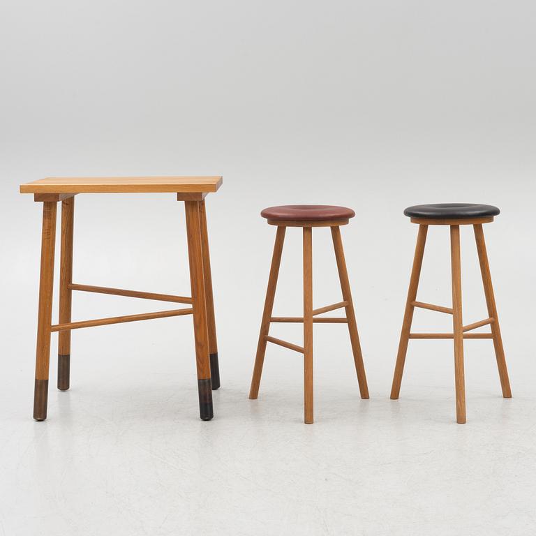 Mats Theselius, barpallar, ett par, samt barbord.