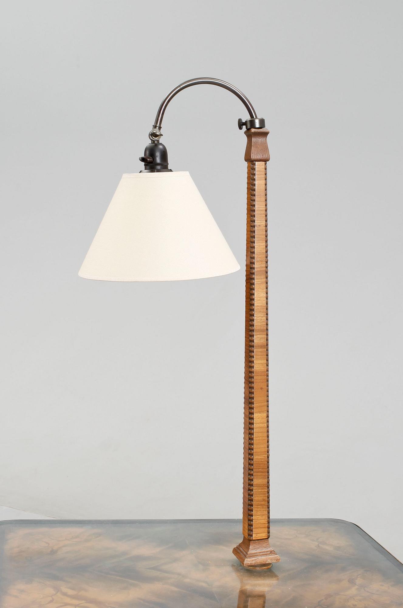 RÖKBORD MED LAMPA. 1930-40-tal.