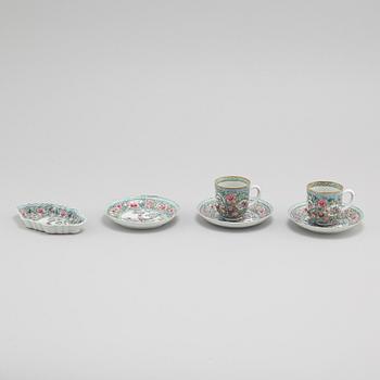 Two porcealin cups with saucers and a small dish from China, 18th century.