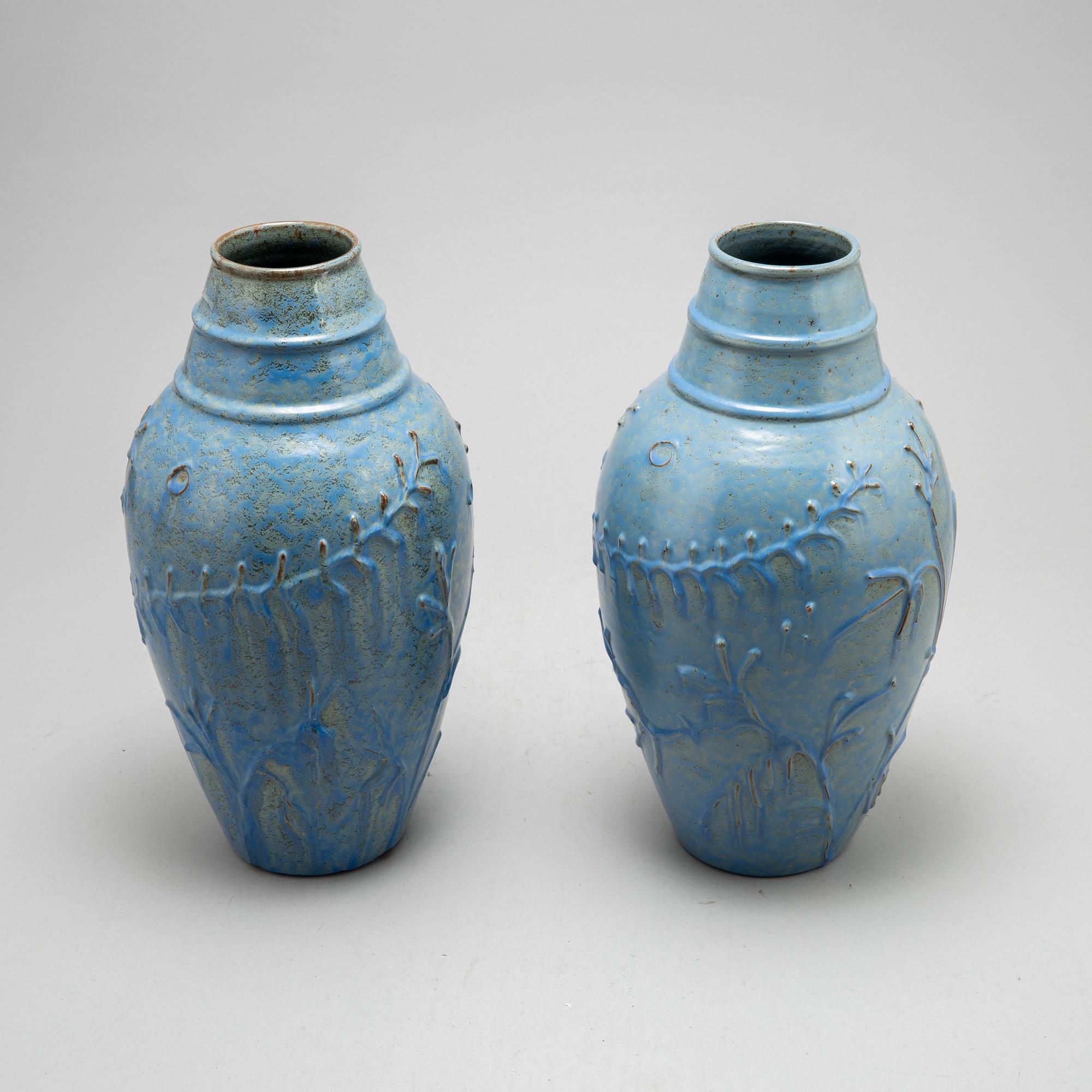 Erik Mornils, vaser, ett par, Nittsjö, 1900-talets mitt.