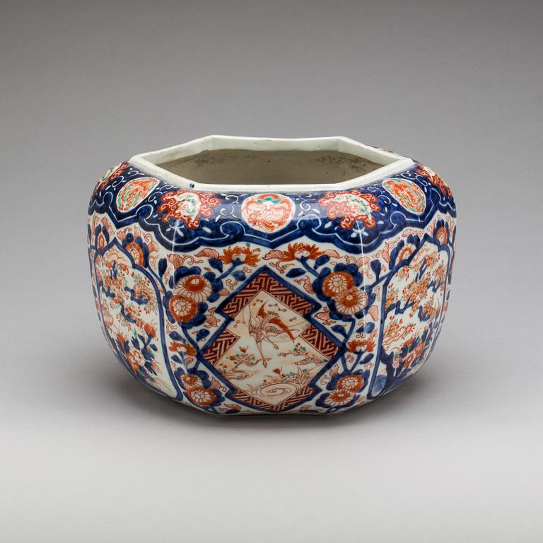 YTTERFORDER, porslin, imari, Japan. Omkring 1900.
