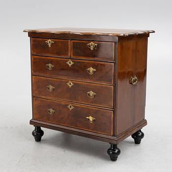 Chest of drawers, late Baroque, England, 18th century.