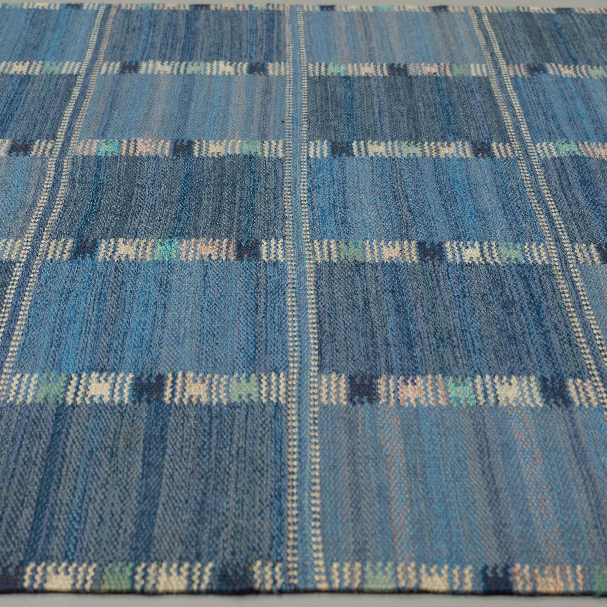 MATTA, "Falurutan starkblå", rölakan, ca 196,5 x 139,5 cm, signerad AB MMF BN.