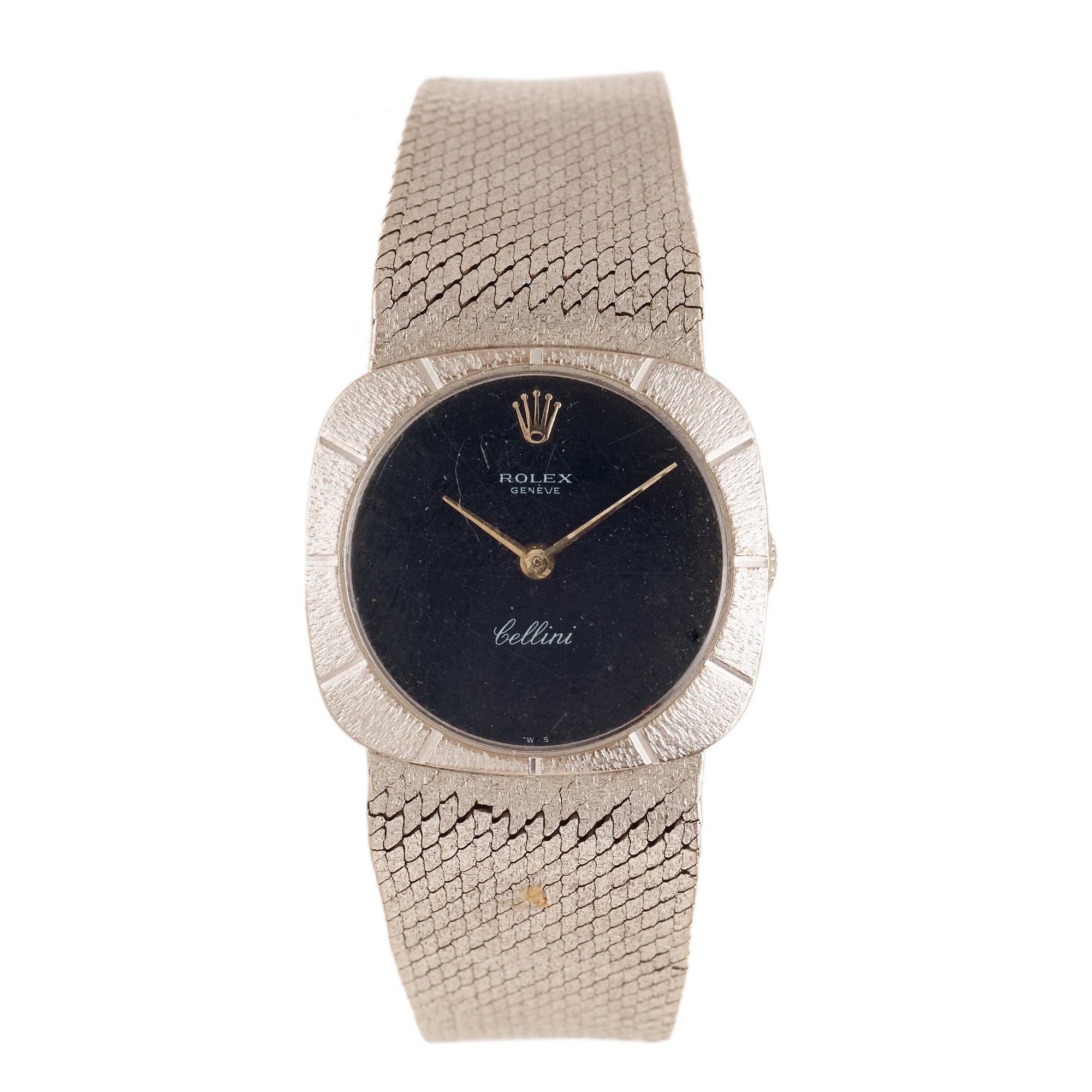 Rolex - Cellini. Gold. Manual winding. 24 x 22 mm.