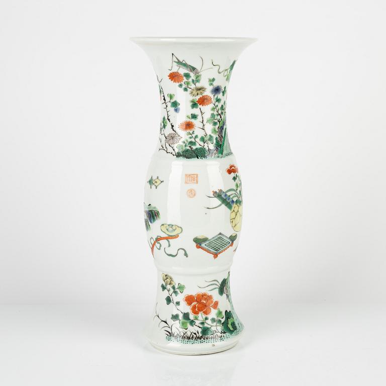 A Chinese famille verte beakervase, Kangxi style, 20th century.