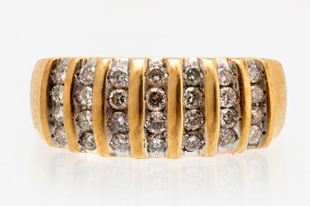 RING 18K guld med briljanter ca 0,40 ct totalt.