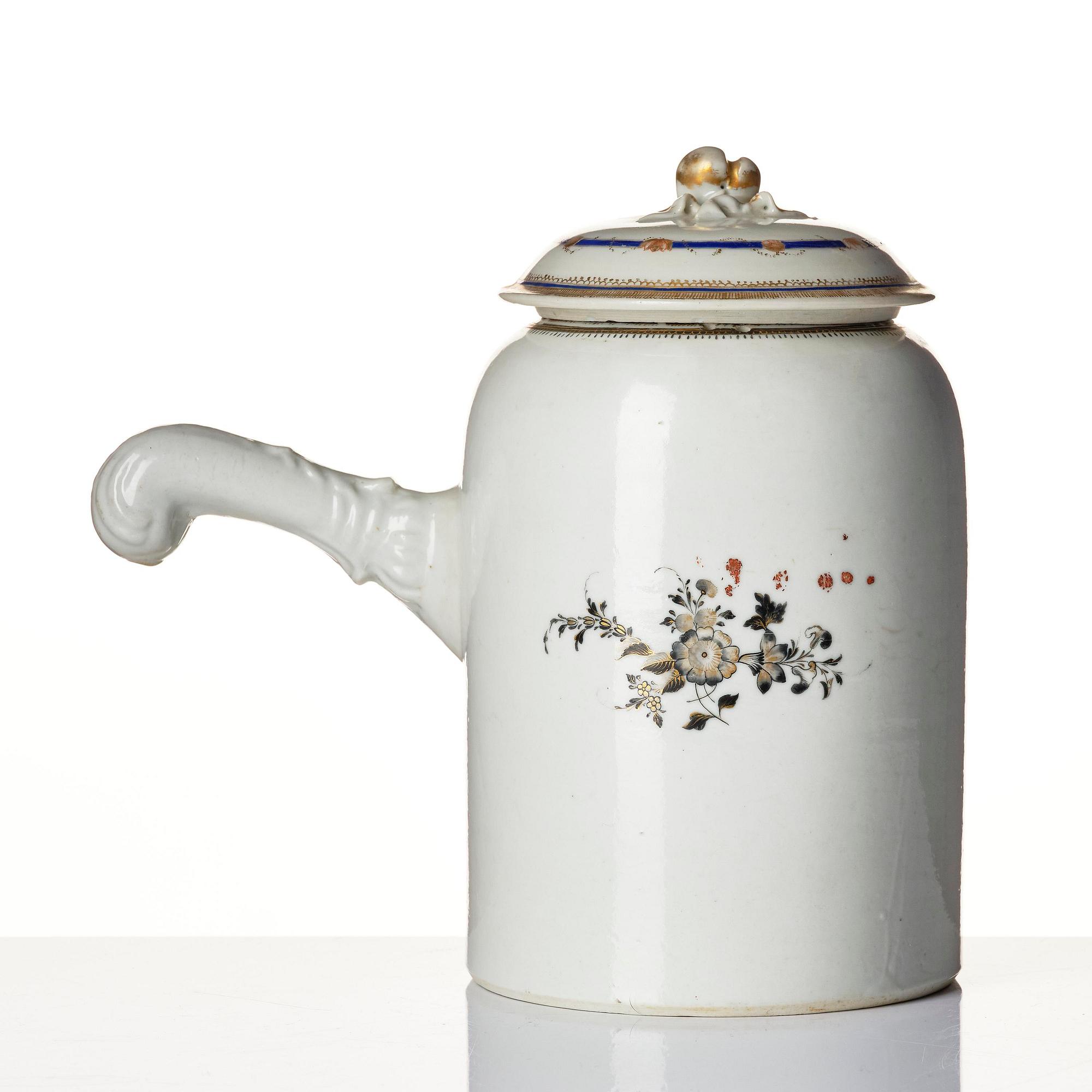 A set of 10 'European Subject' custard cups with covers and a coffeepot with cover, Qing dynasty, Jiaqing (1796-1820).