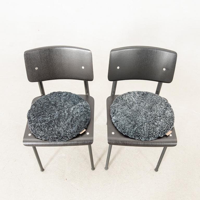 Thomas Bentzen, Stolar 4 st "Loft Chair" Muuto samtida, med dynor från Shepherd of Sweden.