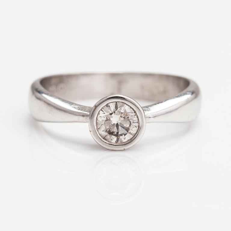 A 14K white gold ring with a ca. 0.50 ct diamond according to engraving.