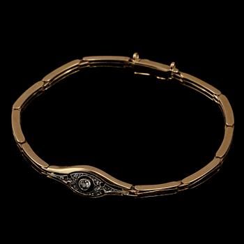 ARMBAND, 18K guld med rosenslipad diamant samt 7 fasettslipade små diamanter, importstämplad. Vikt 11 g.
