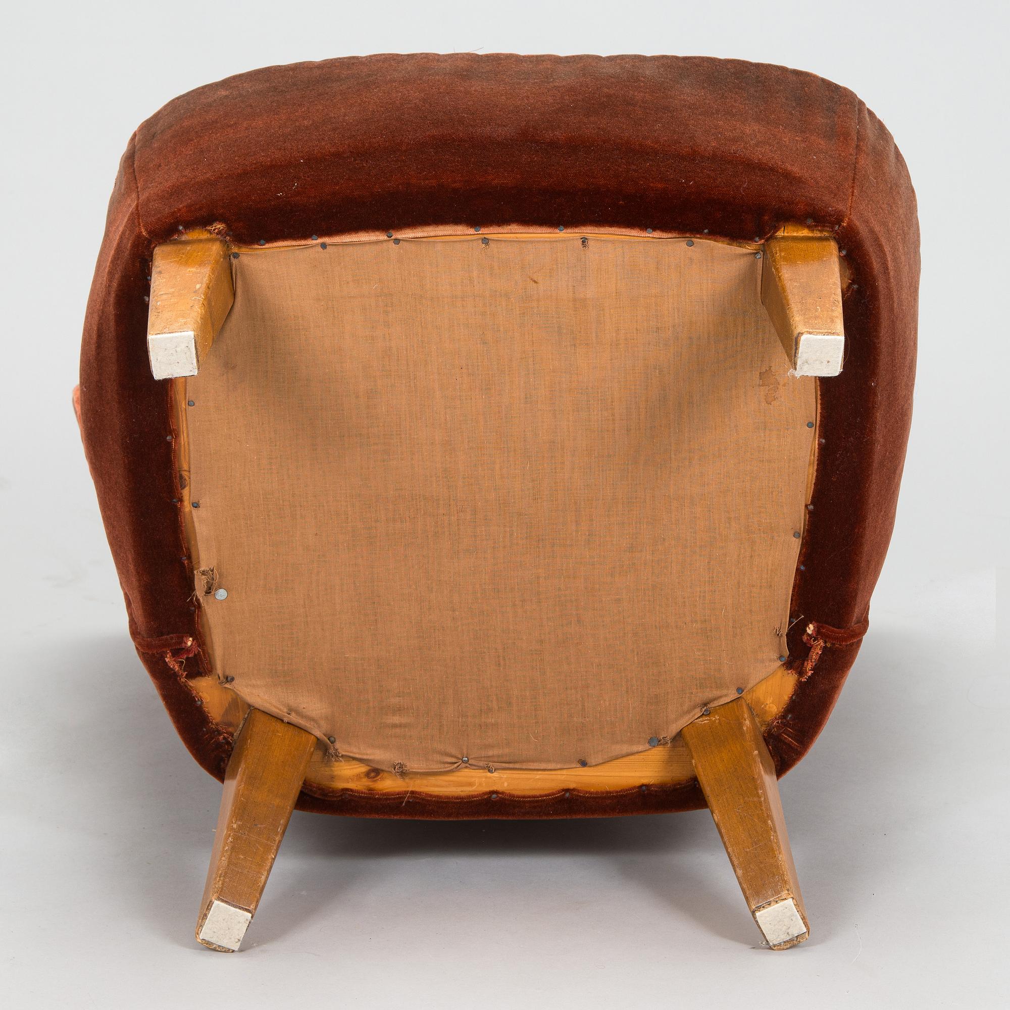 A mid-20th century armchair.