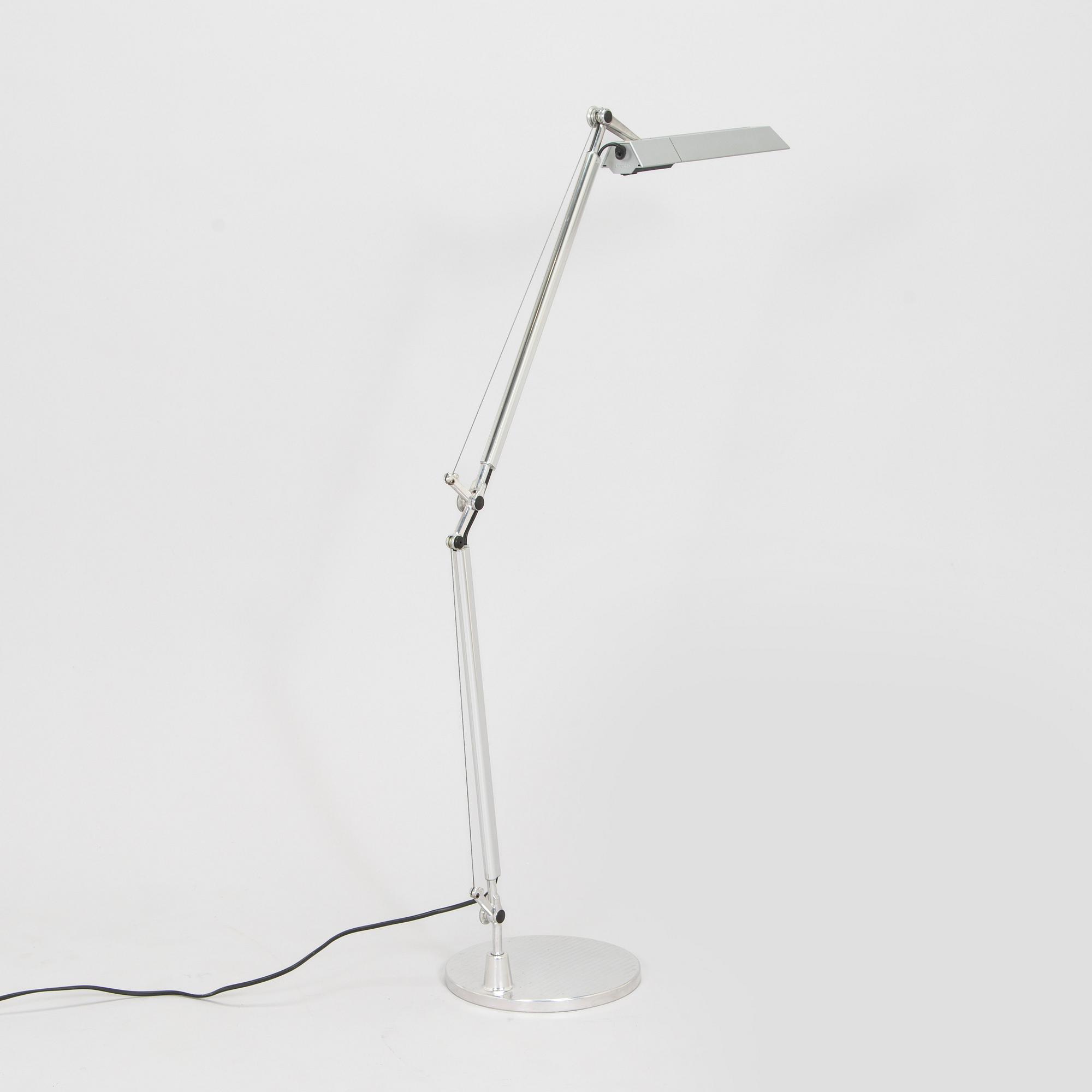 Michele De Lucchi & Giancarlo Fassina, pöytävalaisin, "Tolomeo, Video", Artemide, Italia.
