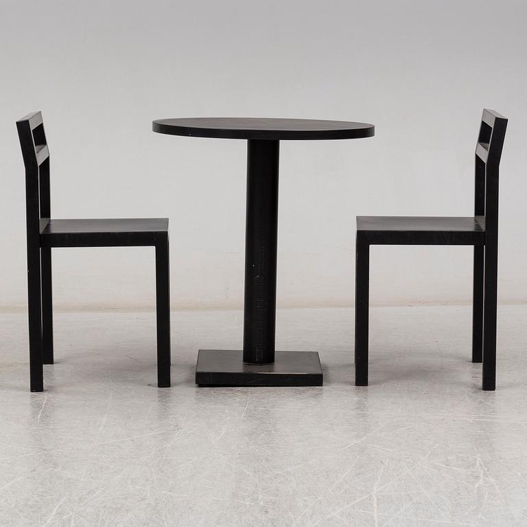 BORIS BERLIN/POUL CHRISTIANSEN, bord med två stolar, "Non", Komplot design, Källemo.