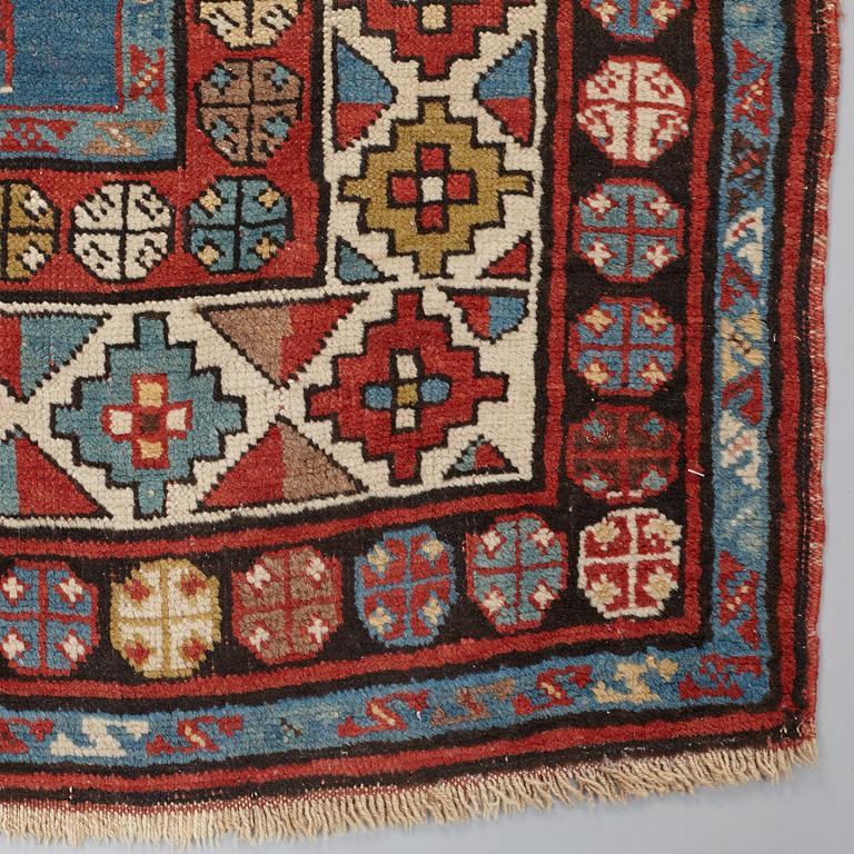 A RUNNER, a semi-antique Caucasian, ca 303,5 x 129,5-140,5 cm (as well as one end with 2,5 cm flat weave).