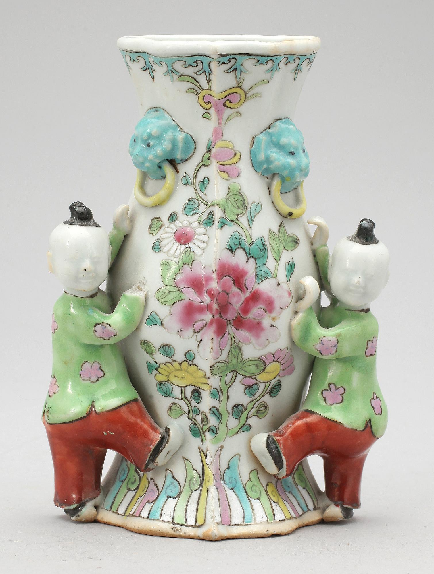VÄGGVAS, porslin, Kina, 1800-tal.