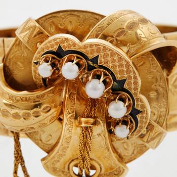 An 18K gold Möllenborg bracelet set with half pearls and with enamel decoration.