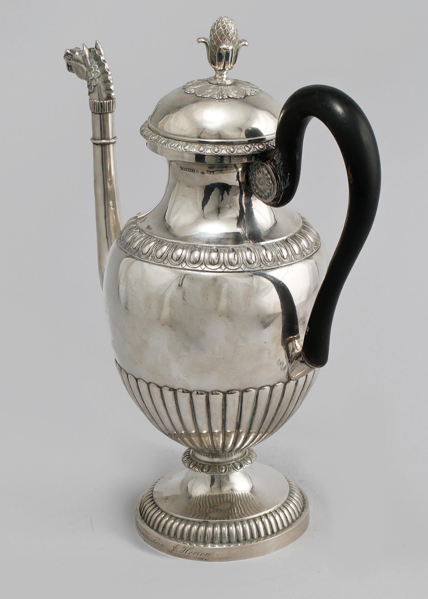 KAFFEKANNA, silver, Carl Petter Lampa, Stockholm, empire,  1830, vikt 998 gram.