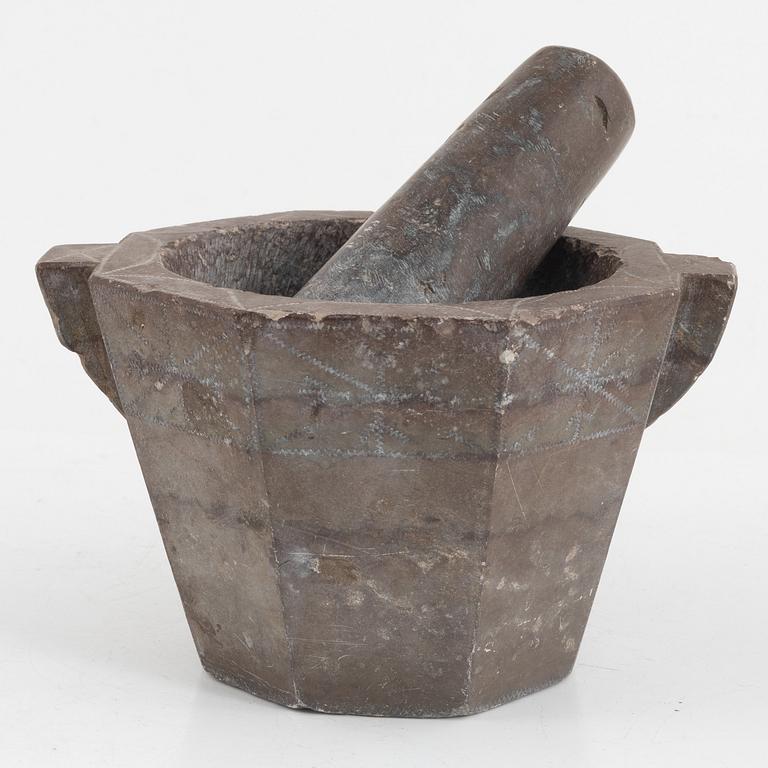 Mortel med stöt, omkring år 1800, Gustaviansk.