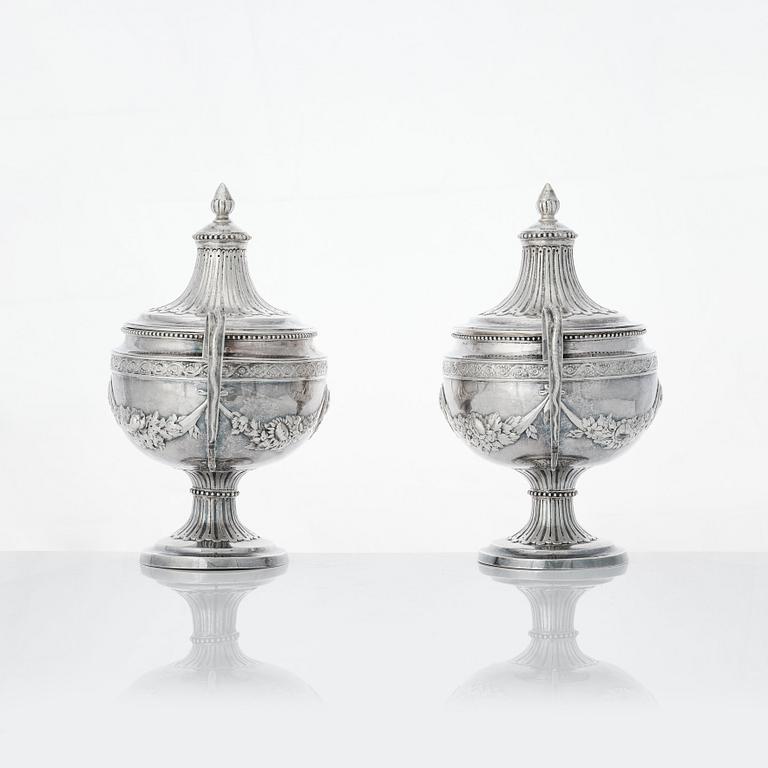 A pair of Swedish Gustavian silver sugar-bowls, mark of Johan Malmstedt, Gothenburg 1786.