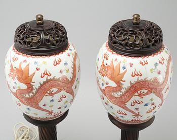 A pair of Chinese lanterns, early 20th Century.