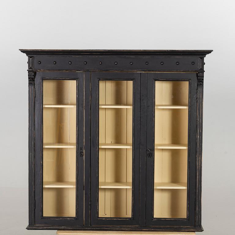 Display cabinet, neo-Renaissance, early 20th century.
