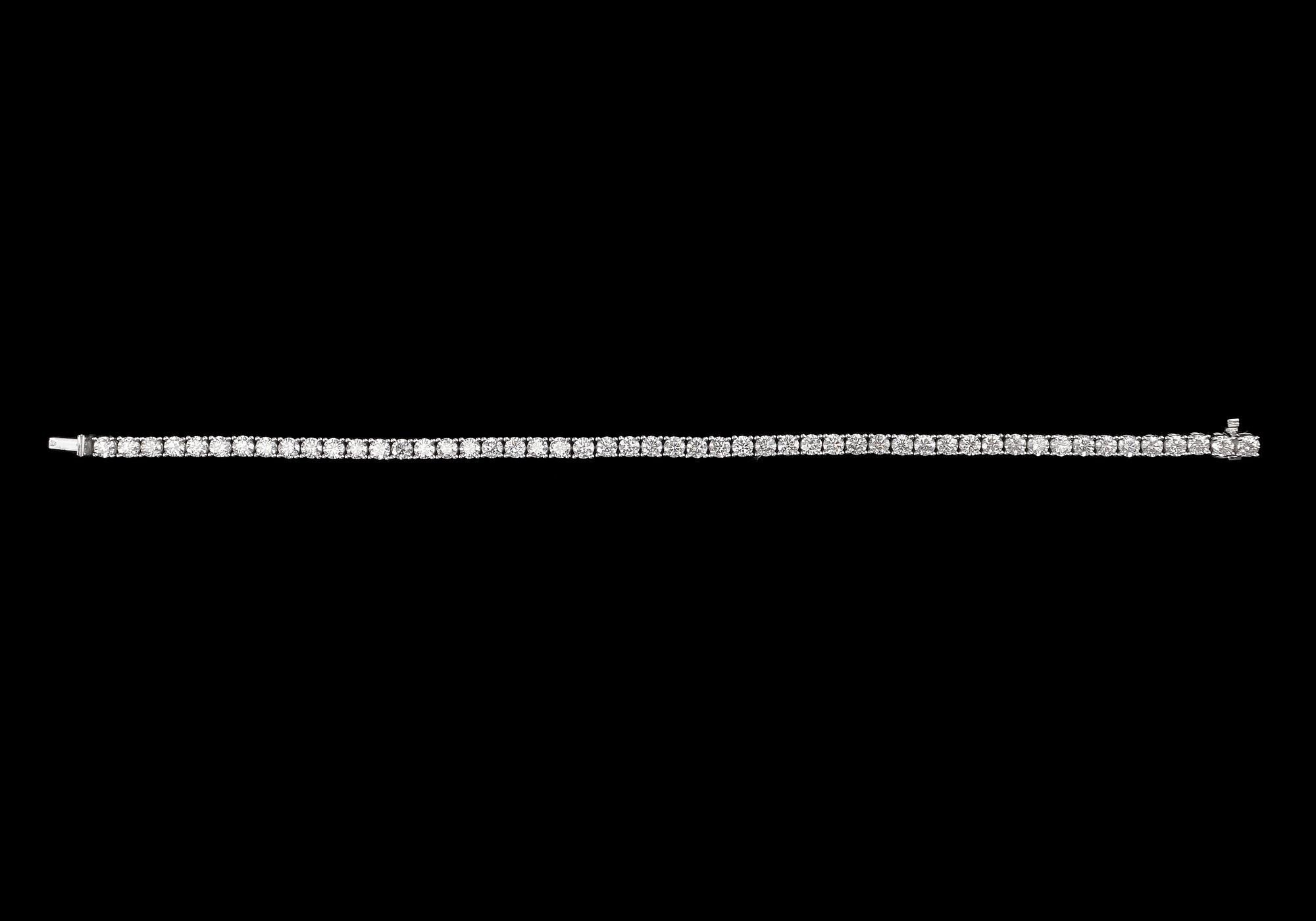 RANNEKORU, briljanttihiottuja timantteja 5,6 ct. H/si 18K valkokultaa. Pituus 18 cm, paino 14 g.