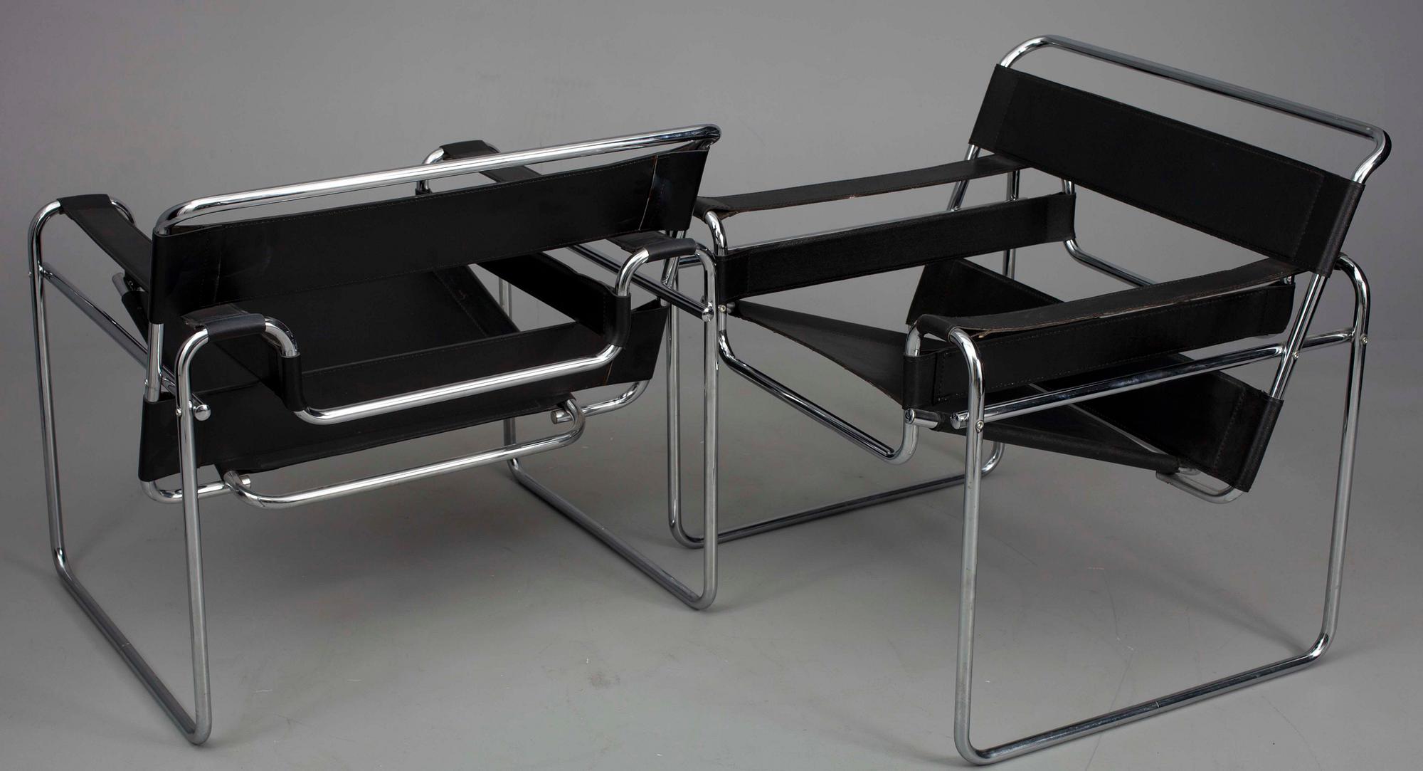 FÅTÖLJER, ett par, "Wassily", läder och stålrör, efter Marcel Lajos Breuer modell, 1900-talets senare hälft.
