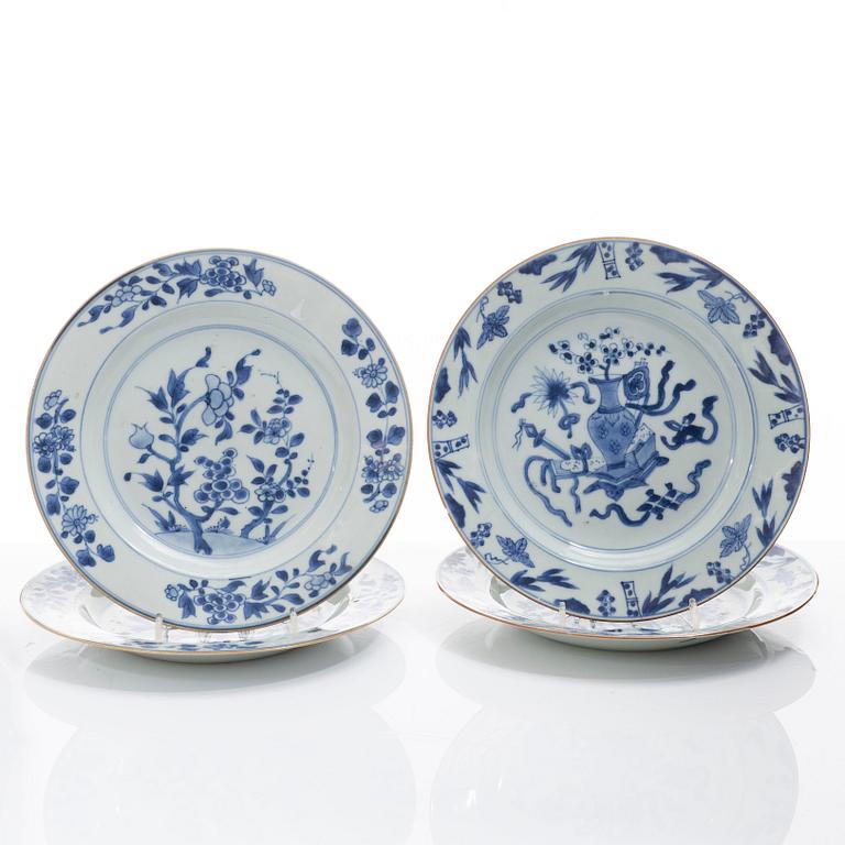 Tallrikar, 10 stycken, porslin. Qingdynastin, 1700--tal.