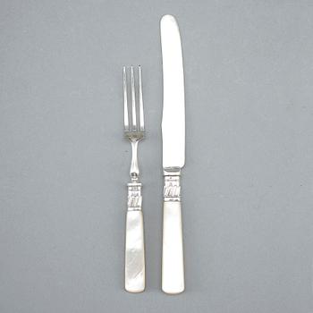 BESTICKSERVIS, 24 delar, nysilver och pärlemor, Allen & Darwin, England, omkring år 1900.