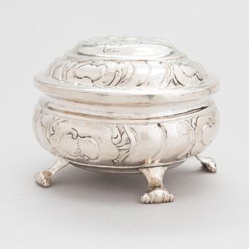 A Rococo silver sugar casket, unidentified maker's mark Cyrillic S.F, assay master Andrei Andreyev, Moscow 1775.