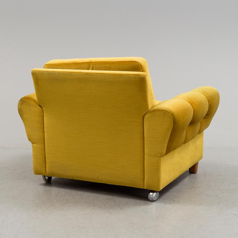 A 1970s lounge chair.