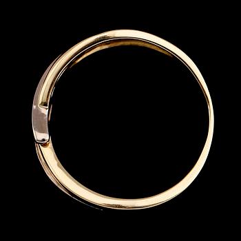 RING, 18 k guld och briljantslipad diamant 0.07 ct enligt gravyr. Total vikt ca 6 g.