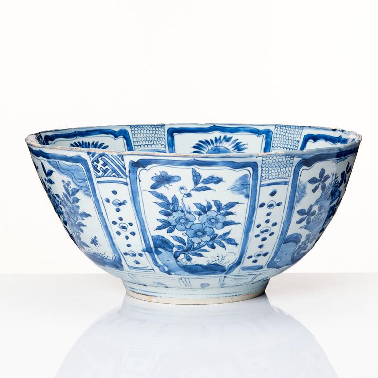 A massive blue and white kraak punch bowl, Ming dynasty, Wanli (1572-1622).