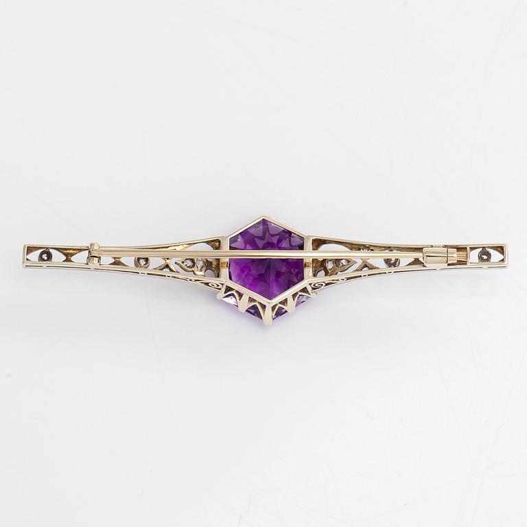 A 14K gold brooch, with an amethyst, old- and rose-cut diamonds,  early 20th century.