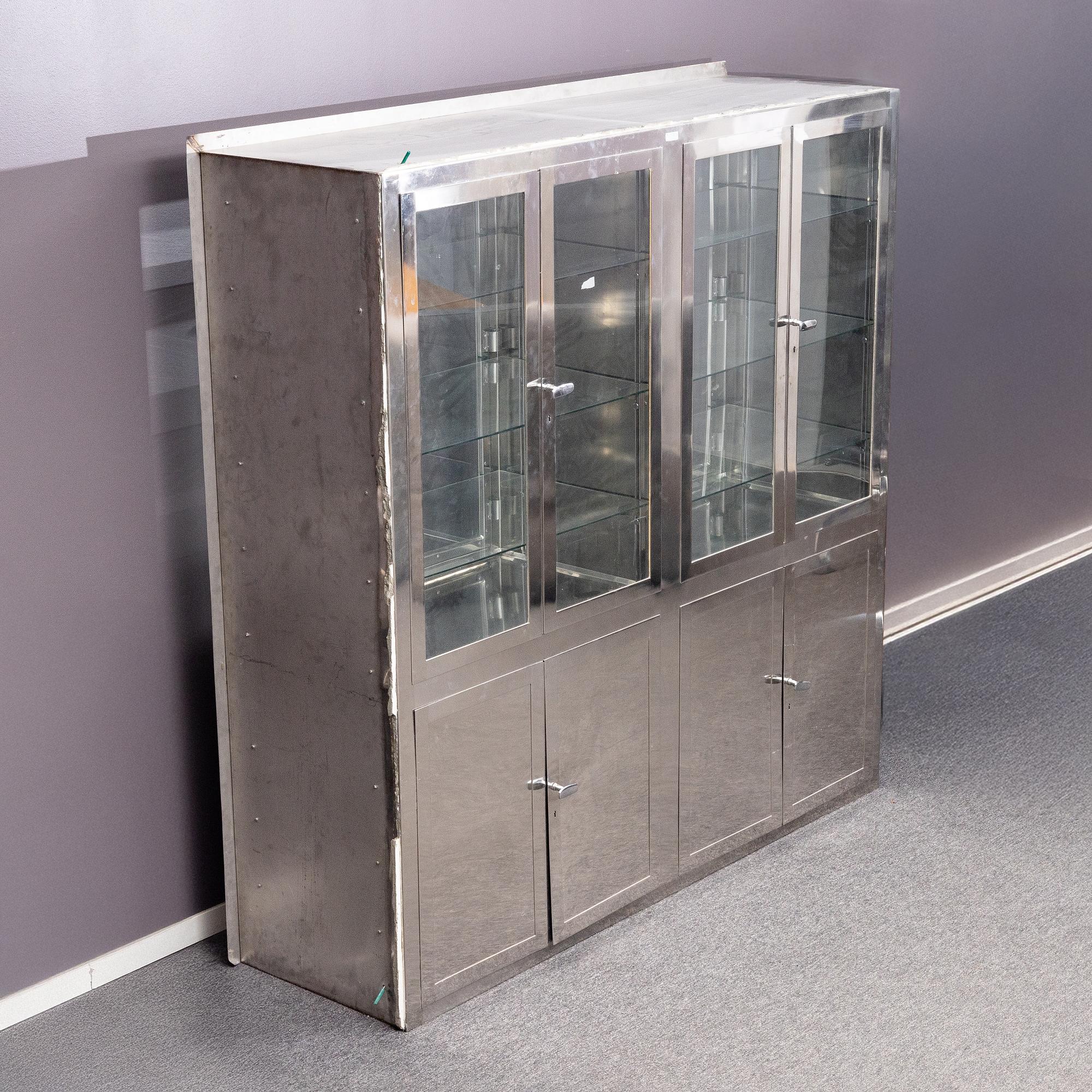 Läkarskåp, Kifa, 1900-talets andra hälft.