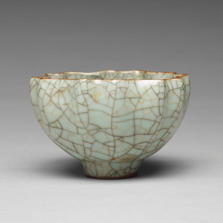 A lotus shaped ge-glazed cup, presumably Ming dynasty (1368-1644).