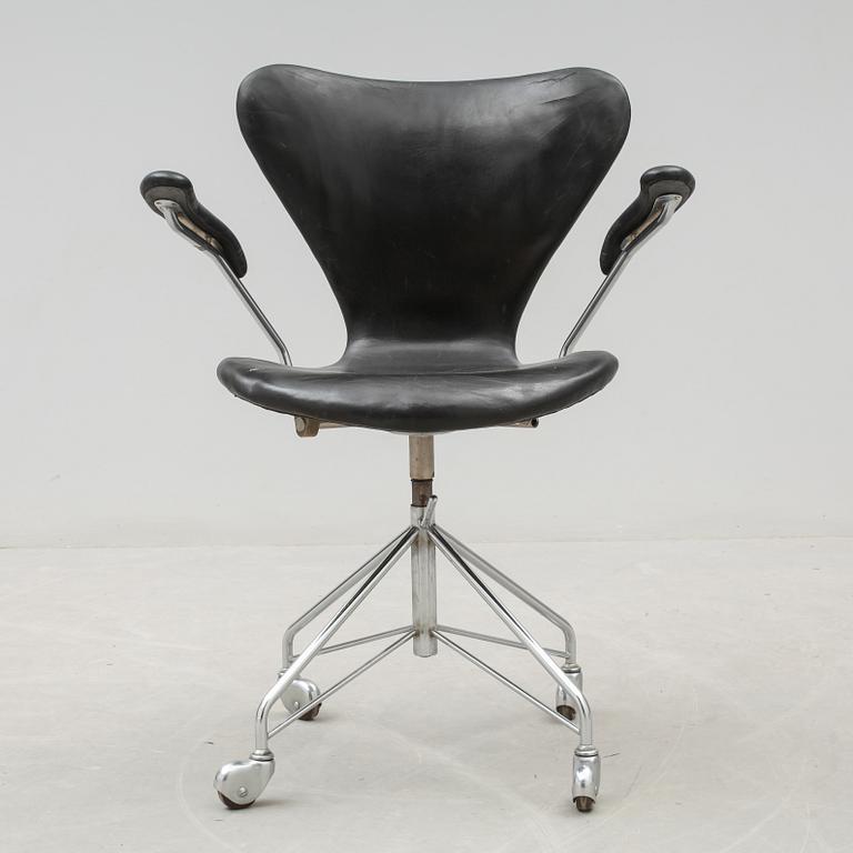 SKRIVBORDSSTOL, "Sjuan", Arne Jacobsen, Fritz Hansen, Danmark 1950-tal. |.