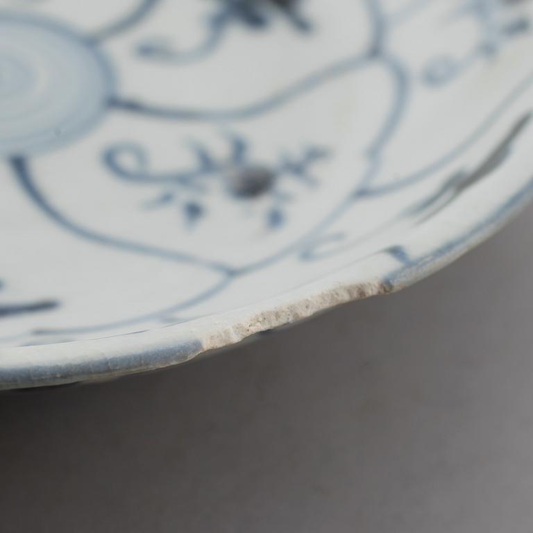FAT, 2 st samt SKÅL, porslin, Kina, sannolikt 1800-tal.