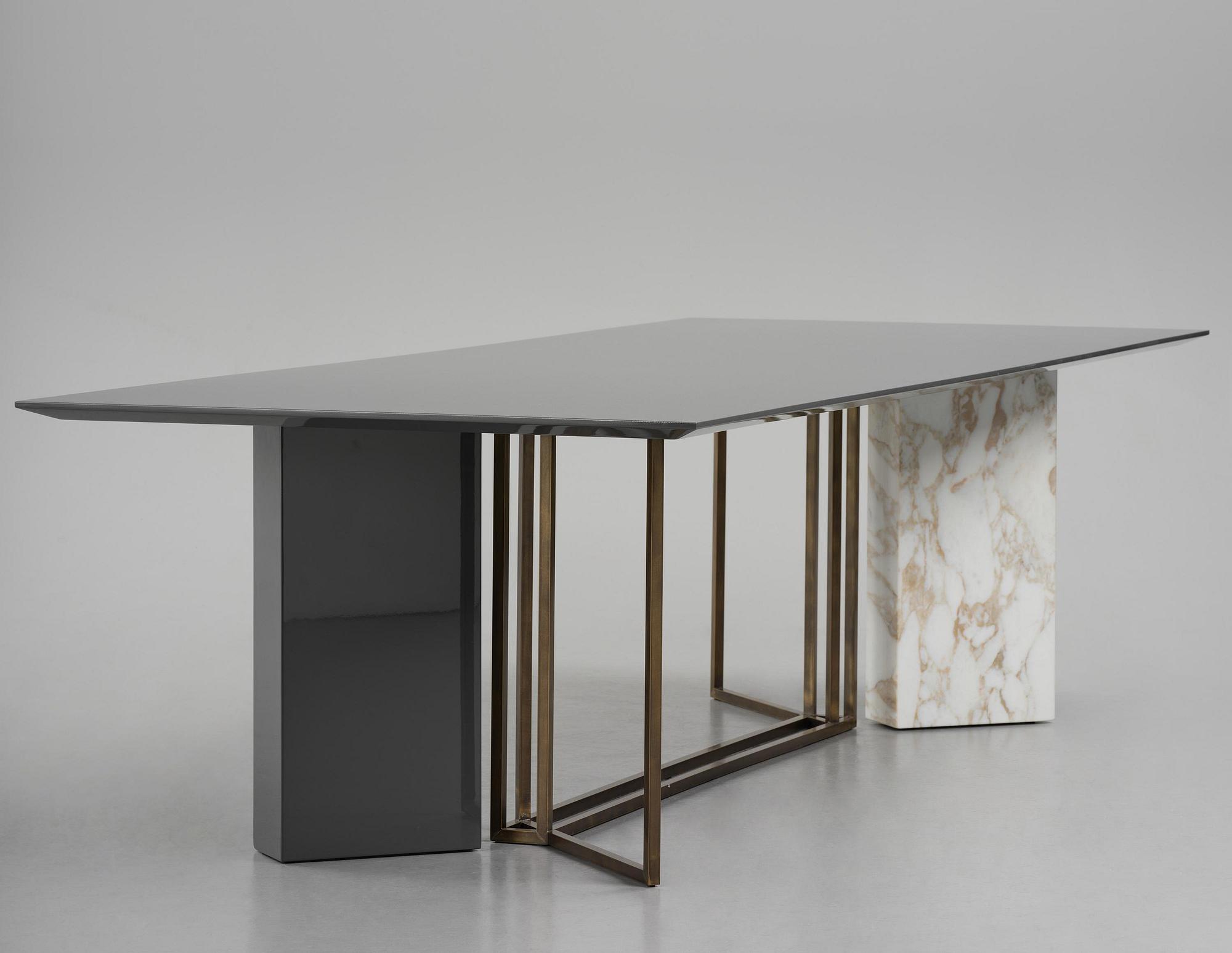 Andrea Parisio, matbord, "Plinto Rectangular", Meridiani, Italien, efter 2015.