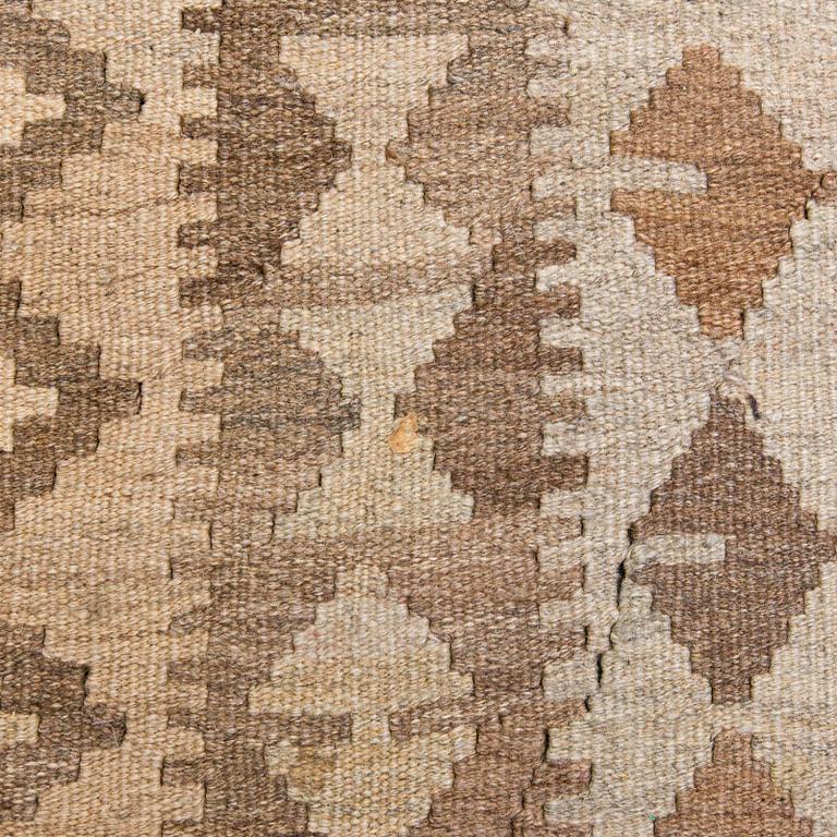 A Kilim carpet, ca. 305 x 196 cm.