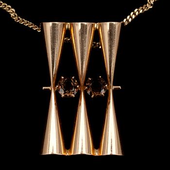 HALSSMYCKE, guld 14K, rökkvarts, Elis Kauppi, Kupittaan Kulta, Åbo 1965. Vikt ca 7,3 g.