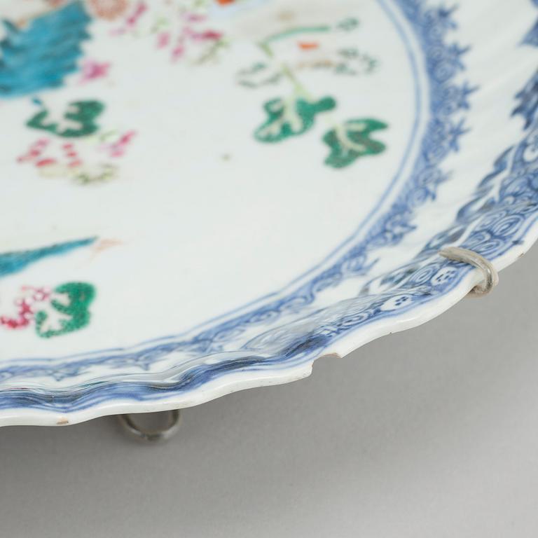 Three porcelain dishes from China, Qianlong (1736-1795).